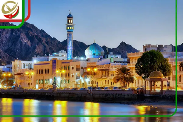 بندرگاه و ساختمان‌های کنار دریا در مسقط، پایتخت عمان